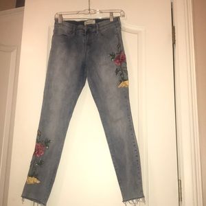 Pacsun embroidered light wash skinny jeans